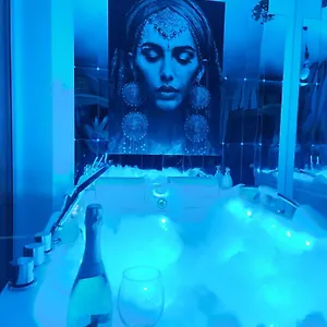 Apartment Chmielna Prestige With Luxury Jacuzzi And Sauna! Selected Also Feature A Massage Chair And Himalayan Salt With Color Therapy Salt Forest, Gdansk